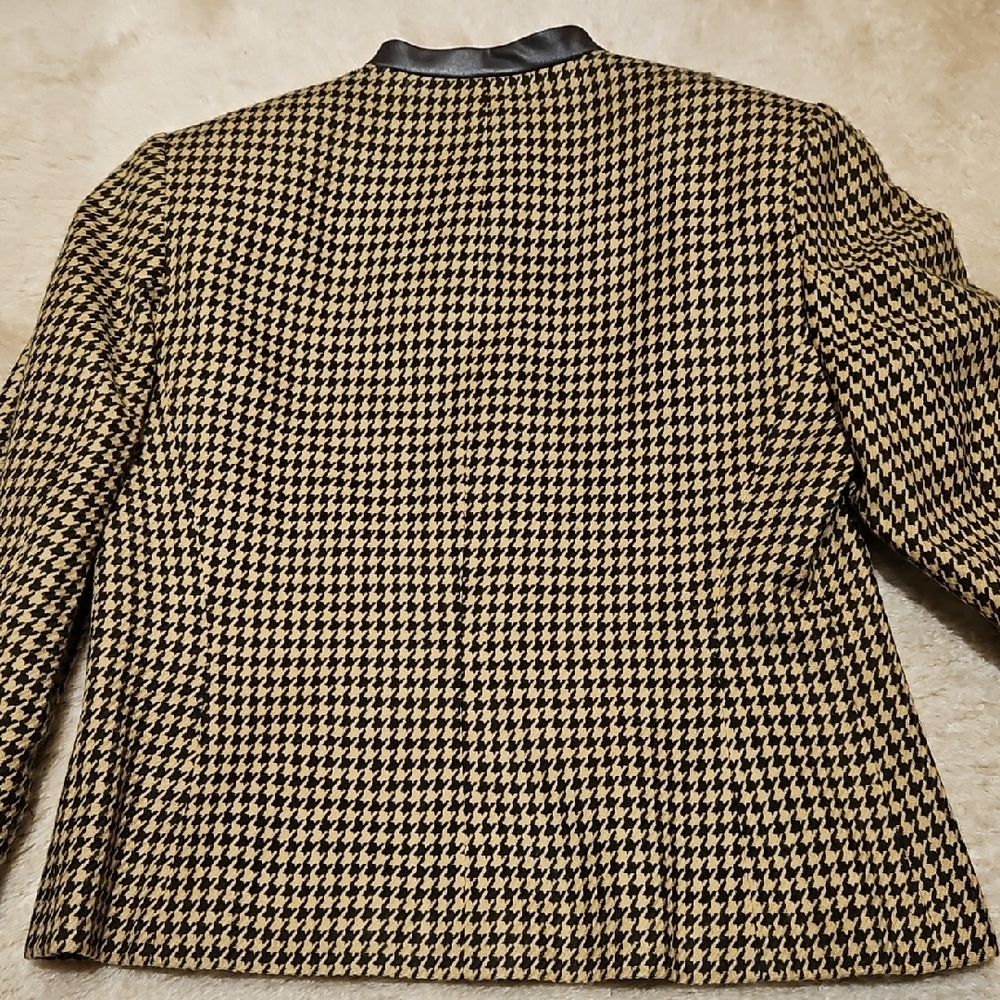 Houndstooth Patterned Jacket with Black Trim - image 10